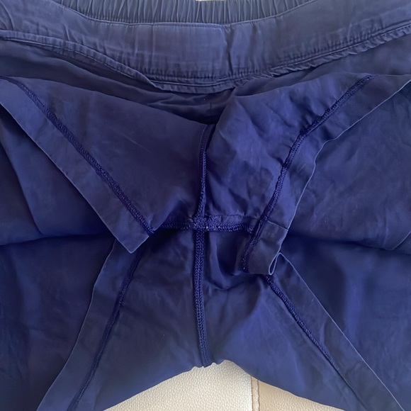 Lululemon & go keepsake short - size 8 or 10 - Picture 7 of 7